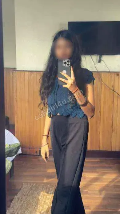 Ayesha - VIP Companion