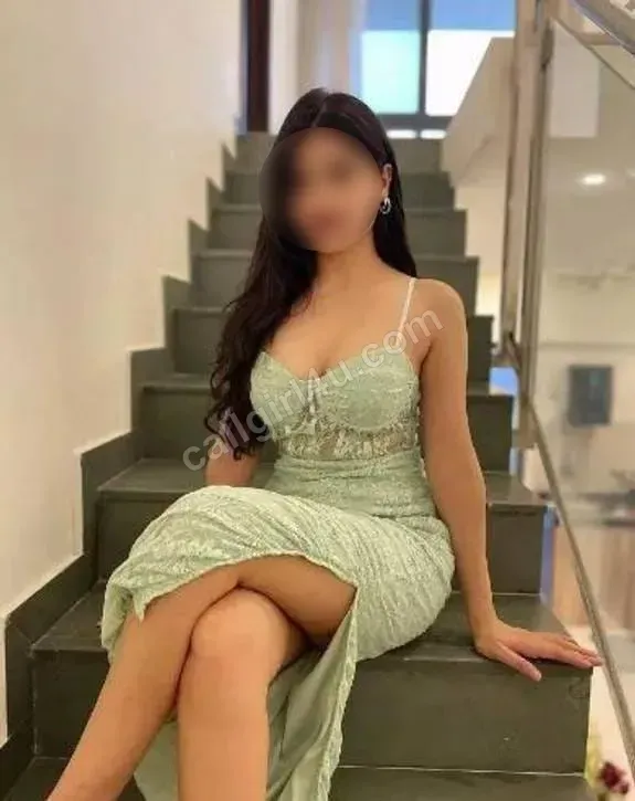Zeenat - Massage Therapist
