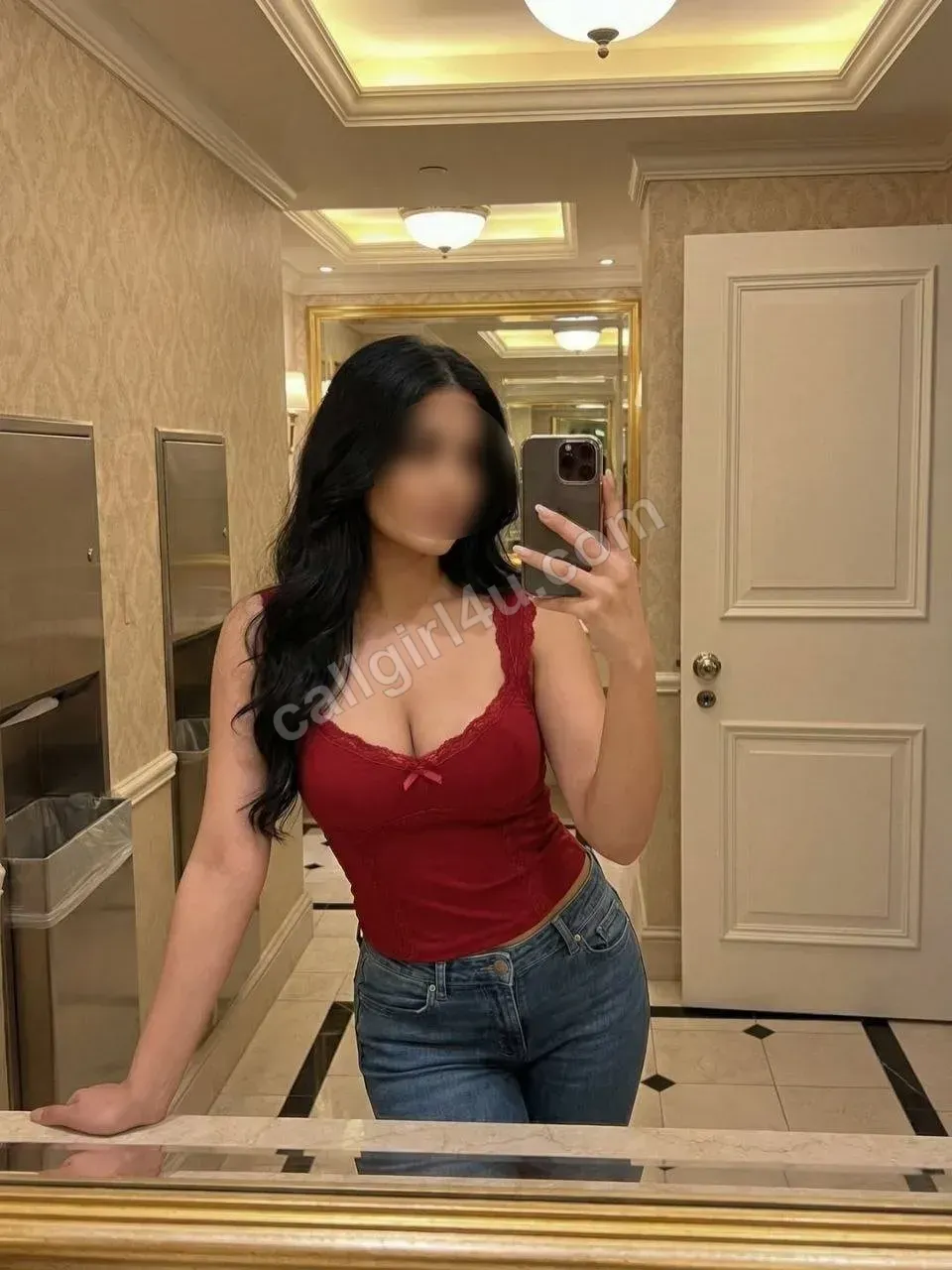 Nisha - VIP Companion