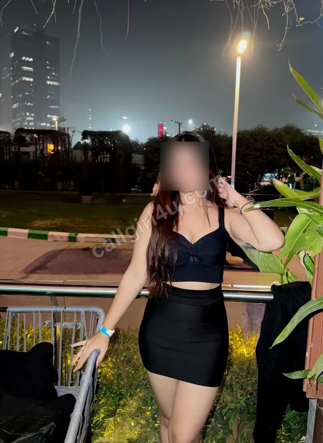 Mona - VIP Companion