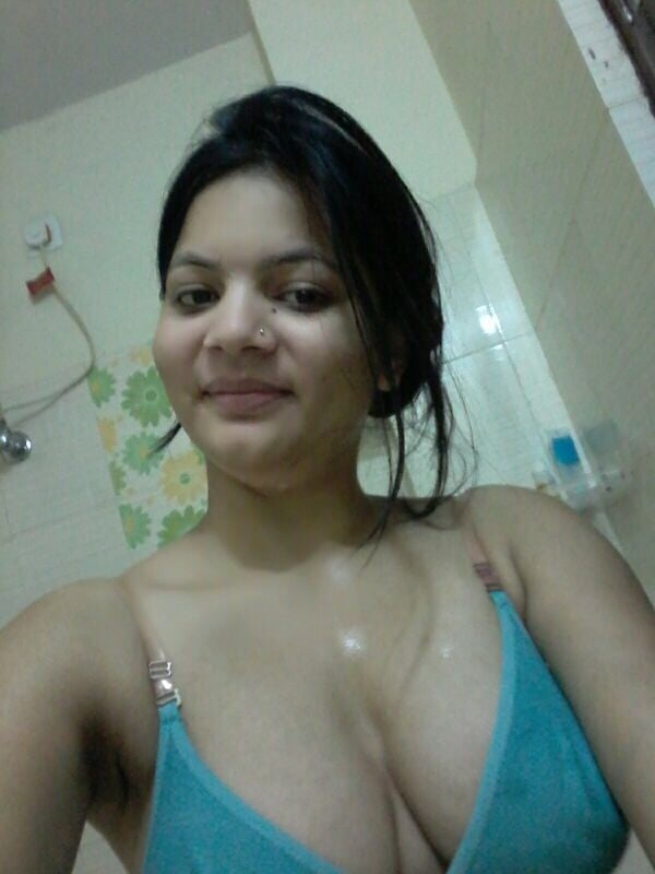 Meet Our Sexy Girl Poonam Sharma