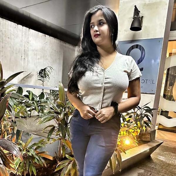 VIP Call girl service in Noida